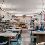 Bibliothek Neustift Regale