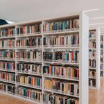 Bibliothek Oberau Regale