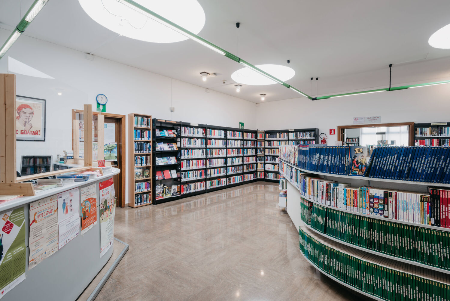 Bibliothek Ortler Eingang