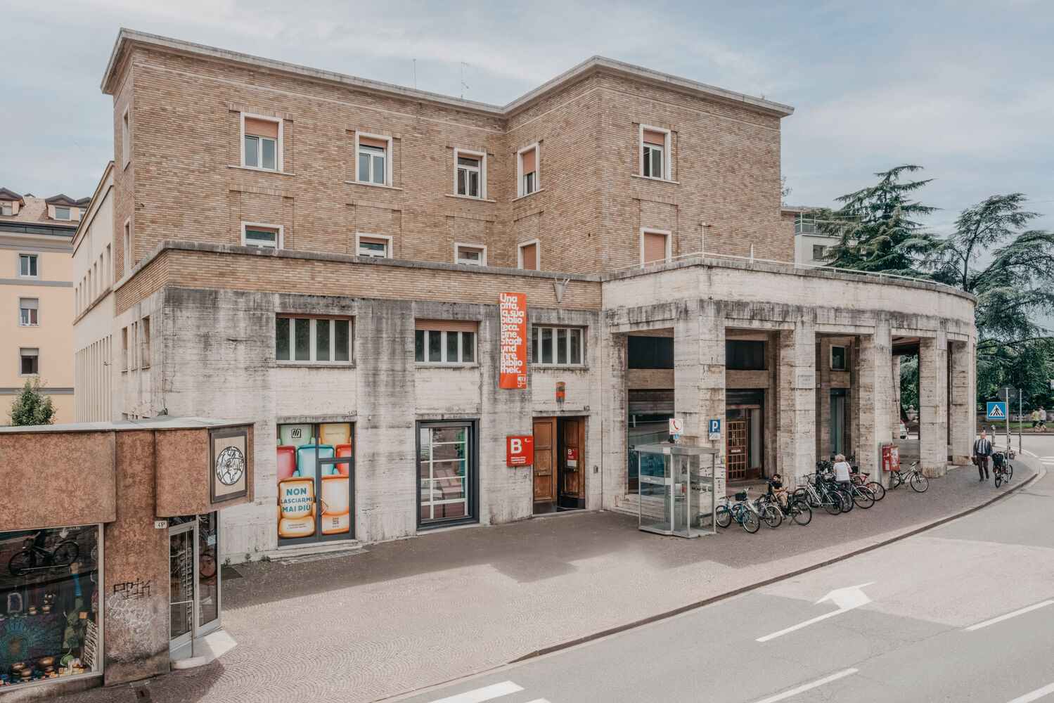 Stadtbibliothek C. Battisti