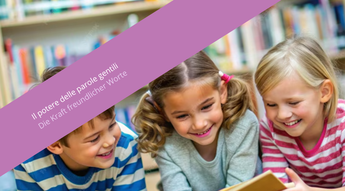 Nell'immagine si vedono tre bambini che leggono. Davanti all'immagine c'è una band viola con scritto "Il potere delle parole gentili. Die Kraft freundlicher Worte".