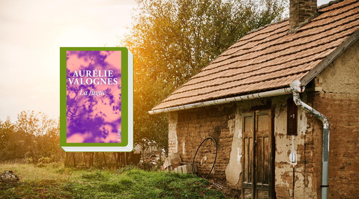 Der Einband des Buches „La fugue“ von Aurélie Valognes ist grün umrandet und mit dem Foto eines alten Landhauses bei Sonnenuntergang überlagert.